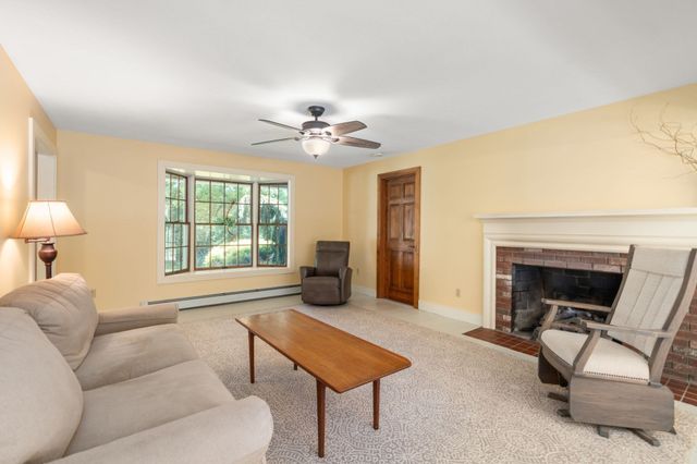 12 Hillside Dr, Brimfield, MA 01010