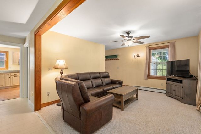 12 Hillside Dr, Brimfield, MA 01010
