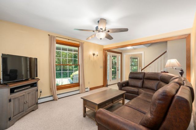 12 Hillside Dr, Brimfield, MA 01010
