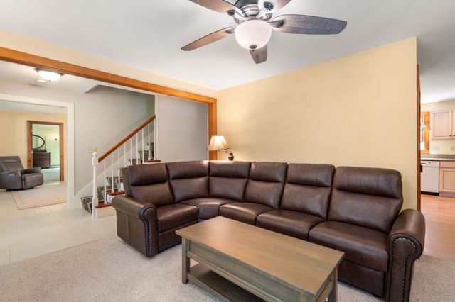 12 Hillside Dr, Brimfield, MA 01010