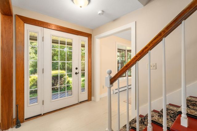 12 Hillside Dr, Brimfield, MA 01010