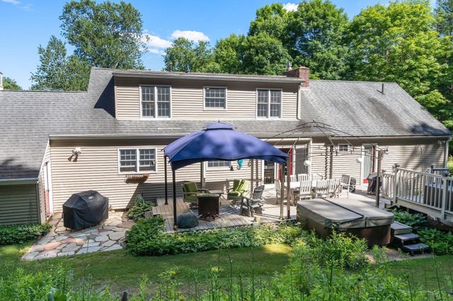 12 Hillside Dr, Brimfield, MA 01010