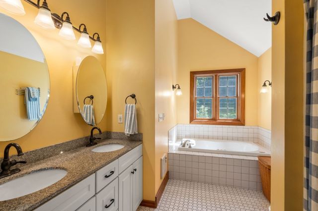 12 Hillside Dr, Brimfield, MA 01010