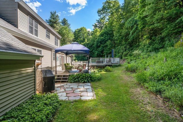 12 Hillside Dr, Brimfield, MA 01010