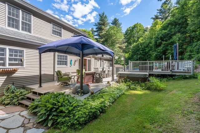 12 Hillside Dr, Brimfield, MA 01010