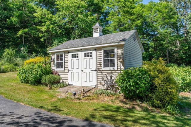 12 Hillside Dr, Brimfield, MA 01010