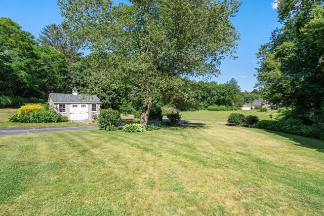 12 Hillside Dr, Brimfield, MA 01010