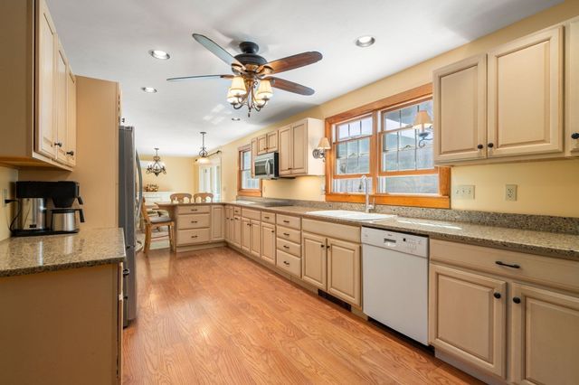 12 Hillside Dr, Brimfield, MA 01010