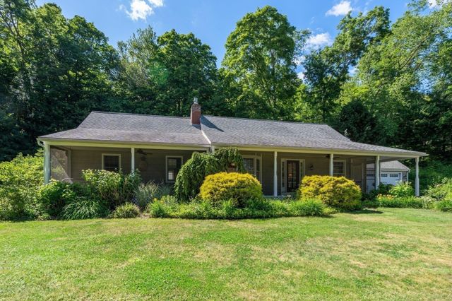 12 Hillside Dr, Brimfield, MA 01010