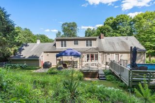 12 Hillside Dr, Brimfield, MA 01010
