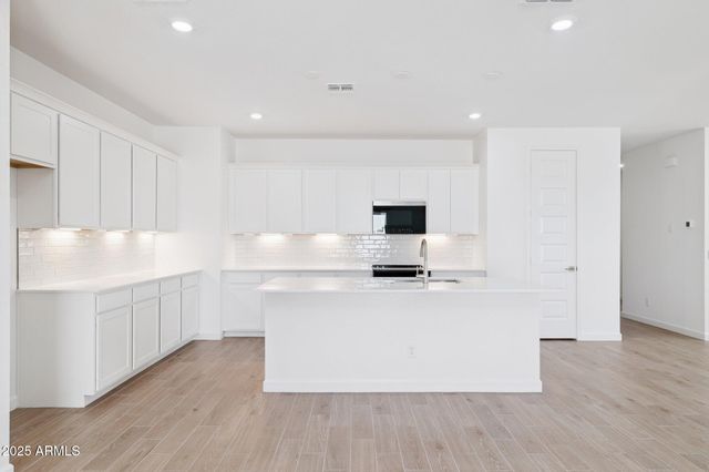 17753 W VOGEL Avenue, Waddell, AZ 85355