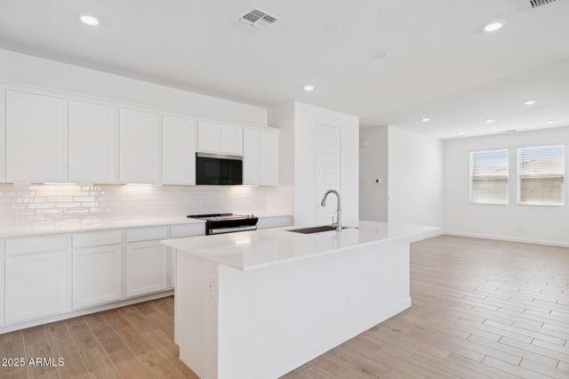 17753 W VOGEL Avenue, Waddell, AZ 85355