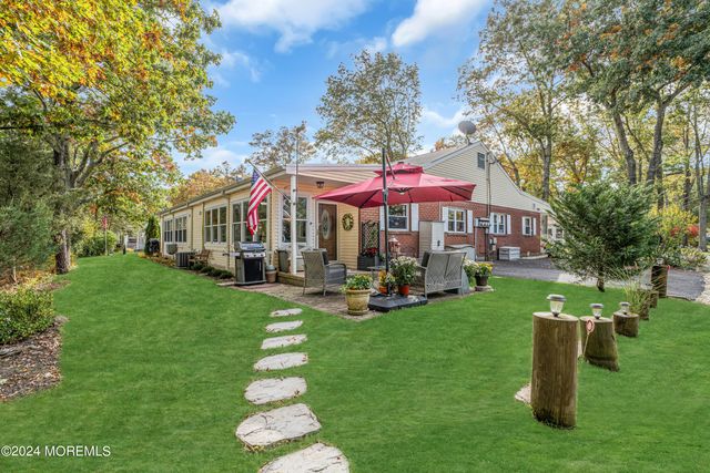 8C Willow Street, Toms River, NJ 08757