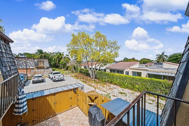 149 Lake Arbor Drive, Palm Springs, FL 33461