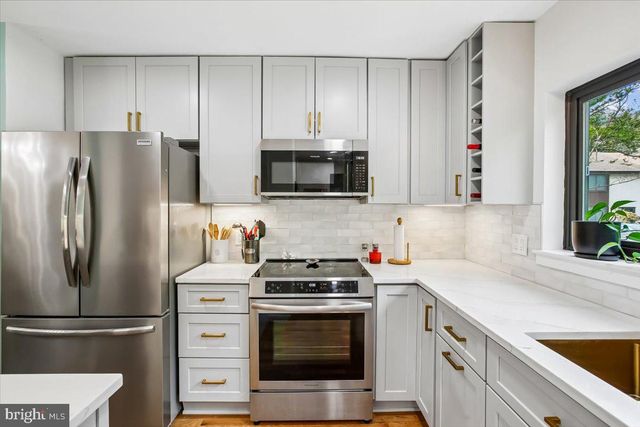 2017 SARAZEN PL, Reston, VA 20191