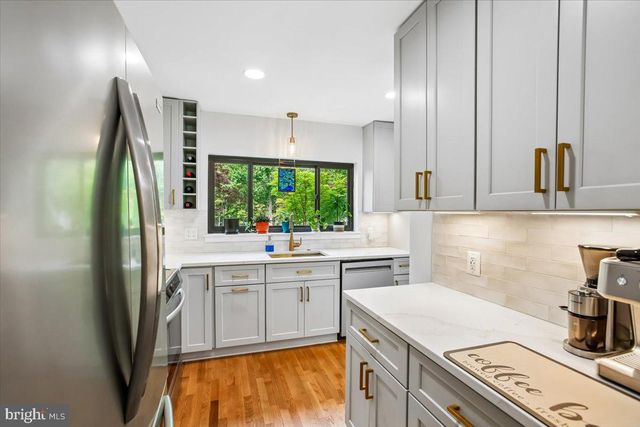 2017 SARAZEN PL, Reston, VA 20191