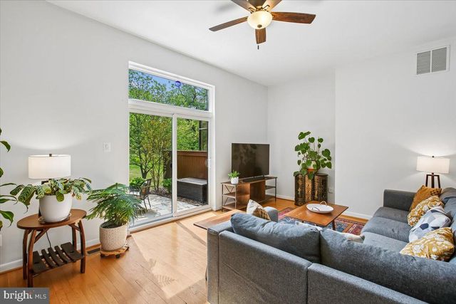 2017 SARAZEN PL, Reston, VA 20191