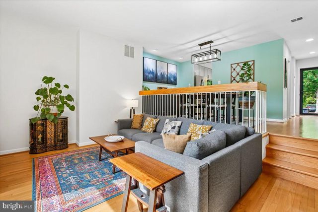 2017 SARAZEN PL, Reston, VA 20191