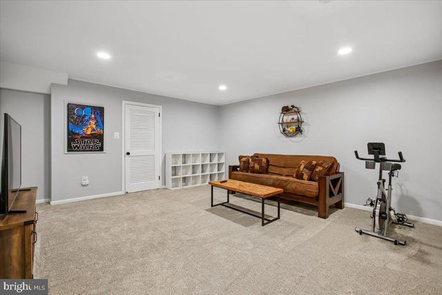 2017 SARAZEN PL, Reston, VA 20191