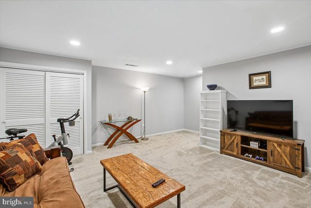2017 SARAZEN PL, Reston, VA 20191