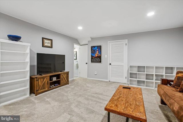 2017 SARAZEN PL, Reston, VA 20191