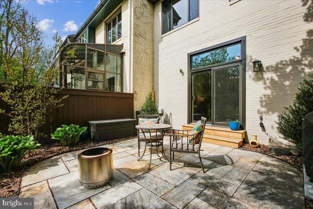 2017 SARAZEN PL, Reston, VA 20191