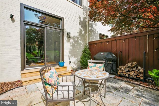 2017 SARAZEN PL, Reston, VA 20191