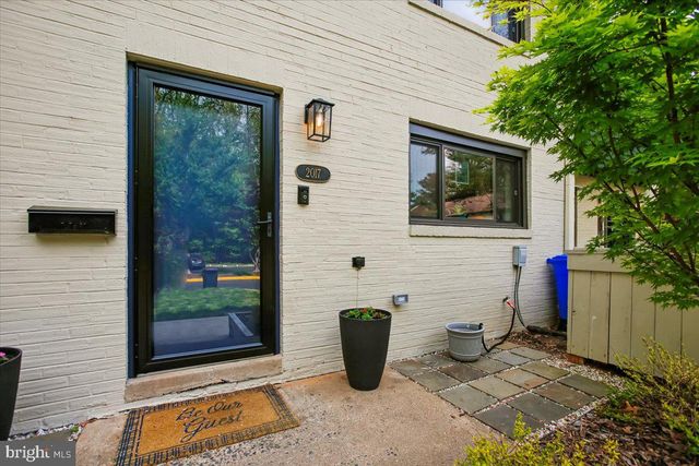 2017 SARAZEN PL, Reston, VA 20191