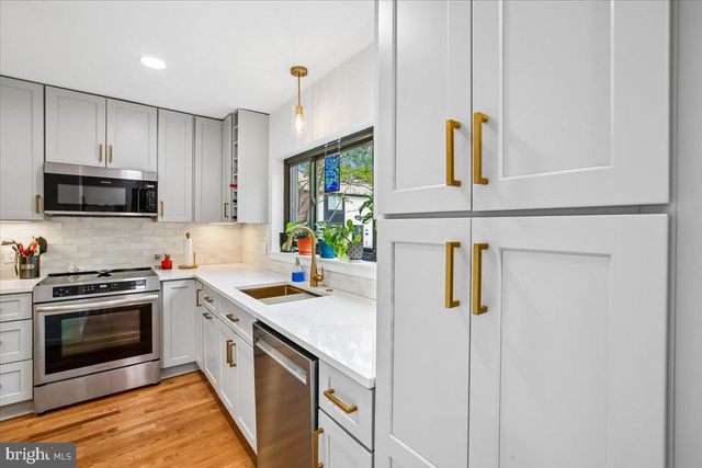 2017 SARAZEN PL, Reston, VA 20191