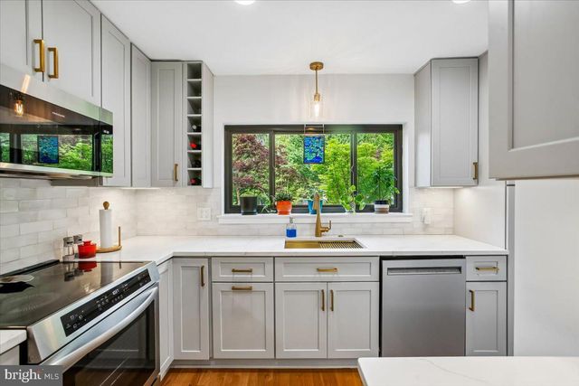 2017 SARAZEN PL, Reston, VA 20191
