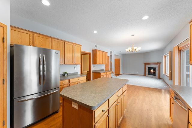 1511 Deerwood Bend, Eagan, MN 55122