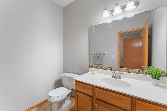 1511 Deerwood Bend, Eagan, MN 55122