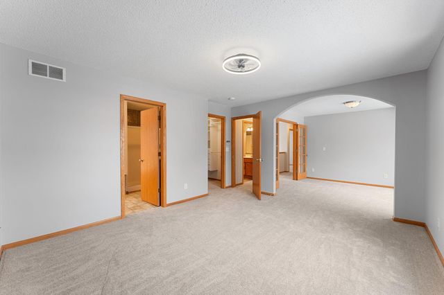 1511 Deerwood Bend, Eagan, MN 55122
