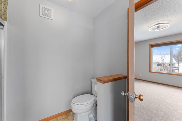 1511 Deerwood Bend, Eagan, MN 55122