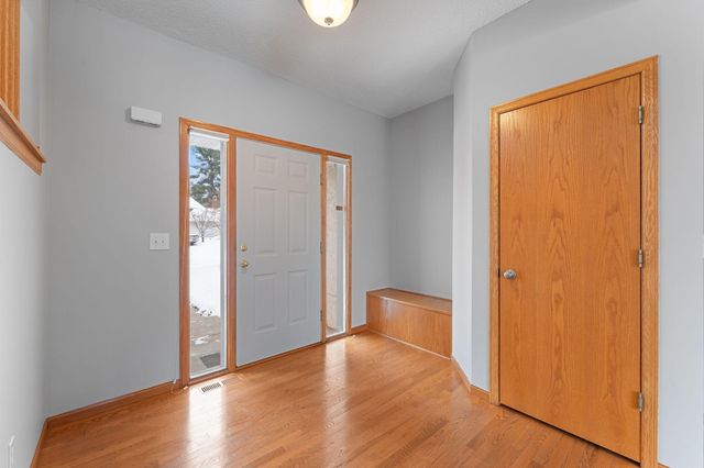 1511 Deerwood Bend, Eagan, MN 55122