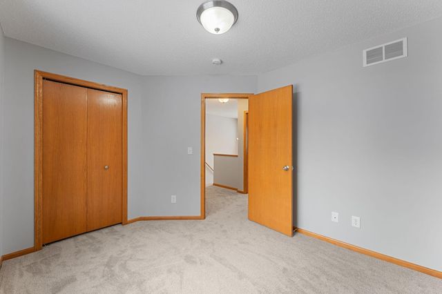 1511 Deerwood Bend, Eagan, MN 55122