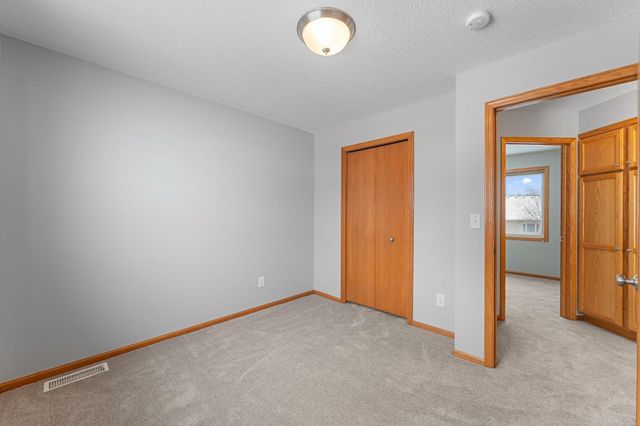 1511 Deerwood Bend, Eagan, MN 55122