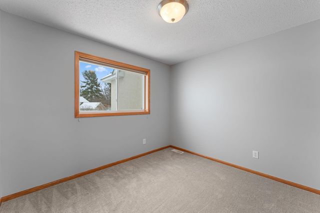 1511 Deerwood Bend, Eagan, MN 55122