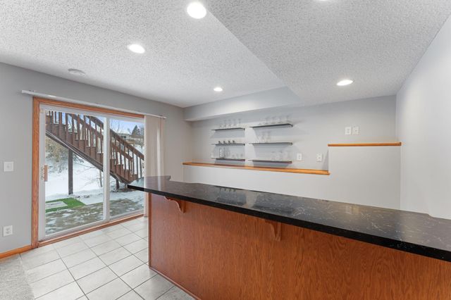 1511 Deerwood Bend, Eagan, MN 55122