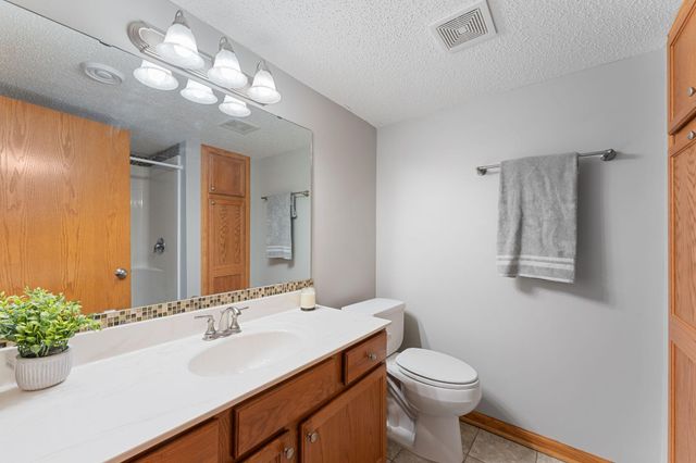 1511 Deerwood Bend, Eagan, MN 55122