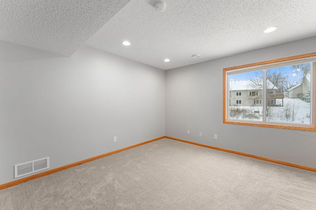 1511 Deerwood Bend, Eagan, MN 55122