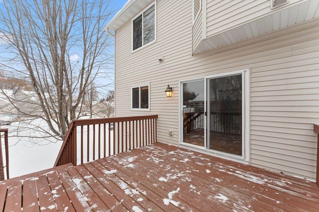 1511 Deerwood Bend, Eagan, MN 55122