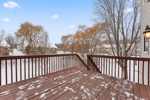 1511 Deerwood Bend, Eagan, MN 55122