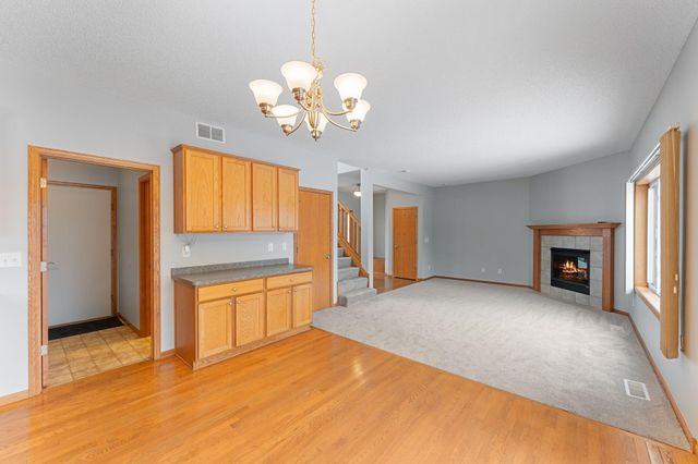 1511 Deerwood Bend, Eagan, MN 55122
