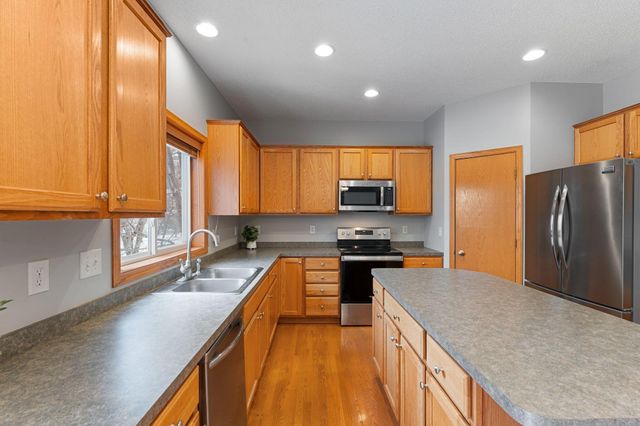 1511 Deerwood Bend, Eagan, MN 55122