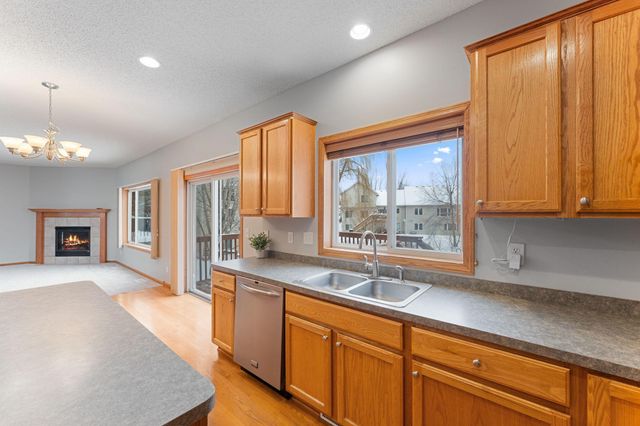 1511 Deerwood Bend, Eagan, MN 55122