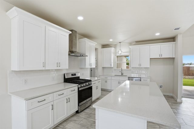 532 Highview Court, Godley, TX 76044