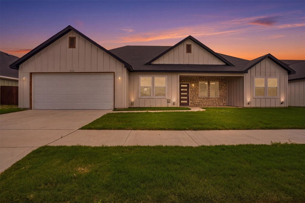 532 Highview Court, Godley, TX 76044