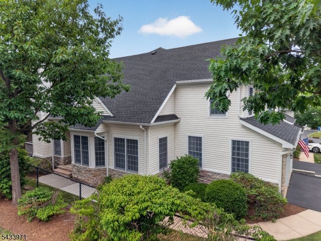 66 La Costa Dr, Clinton Twp., NJ 08801
