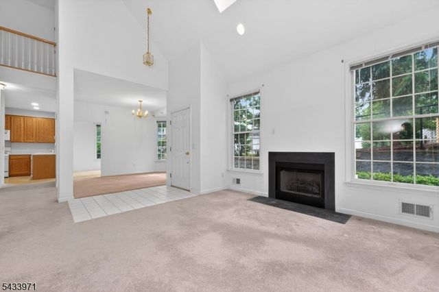 66 La Costa Dr, Clinton Twp., NJ 08801